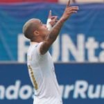 Pemain Arema FC Wiliam Marcilio saat melakukan selebras - Info Malang Raya