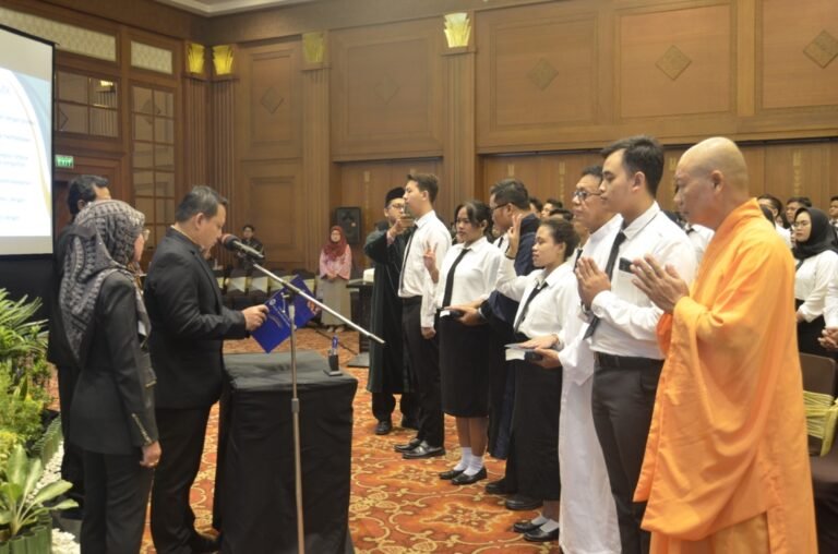 Sumpah Profesi Prodi D 3 RMIK Udinus Foto 1 - Info Malang Raya