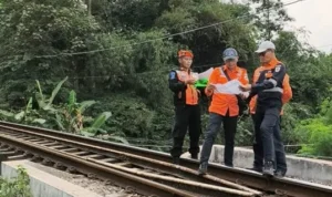 Jalan Kaki 8,2 KM, Pimpinan KAI Daop 7 Sisir Titik Rawan di Jalur Talun-Garum Blitar WhatsApp Image 2025 11 09 at 09.44.23 11zon.webp - Info Malang Raya