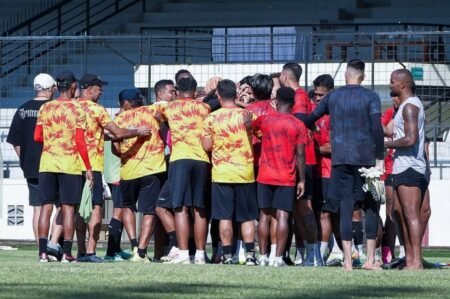 arema fc dihadang rekor buruk jelang bersua persebaya surabaya DbSg large - Info Malang Raya