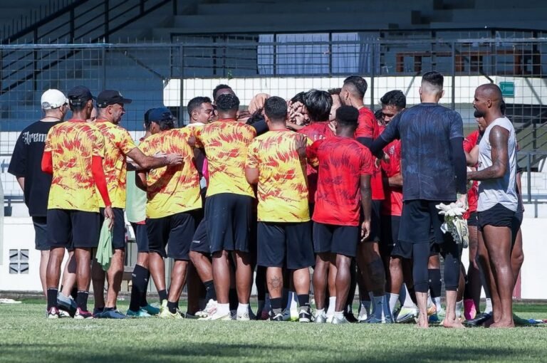 arema fc dihadang rekor buruk jelang bersua persebaya surabaya DbSg large - Info Malang Raya
