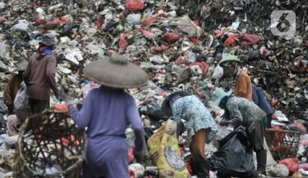 Pemulung Medan Temukan Mayat Pria di Tumpukan Sampah Sungai Klambir Lima 002898000 1586418684 20200409 4 Juta Pemulung Terkena Dampak COVID 19 1 1 - Info Malang Raya