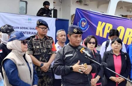 KKP Kerahkan Tujuh Kapal untuk Distribusi Logistik Bencana | LPP RRI 1765634446 2zolumuzb3i4e41 - Info Malang Raya