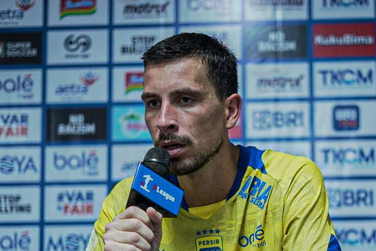 Persib Bandung Menggila di Pamekasan, Apa Rahasia Thom Haye? AA1NqMif - Info Malang Raya