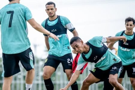 Uston Nawawi Siap Tampil Gacor di Kandang PSM Makassar AA1RBDWN - Info Malang Raya