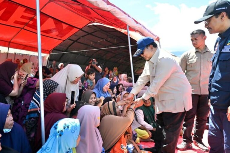 Mensos Beri Bantuan Rp15 Juta untuk Keluarga Korban Banjir Sumatra AA1RBi9j 1 - Info Malang Raya