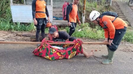 Santri Bantu Relawan Masak, Sembako Sulit Didapat di Tapanuli Santri Bantu Relawan Masak Sembako Sulit Didapat di Tapanuli - Info Malang Raya