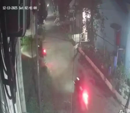 Dua Sepeda Motor Milik Warga Puri Mojokerto Hilang Digondol Maling titin cctv.webp - Info Malang Raya