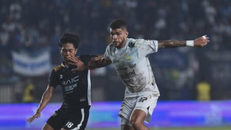 Arema Hancurkan Persib Bandung? 1 Per 1 Pemain Inti Dihantam, Target Kini Jadi Idola Baru Bobotoh