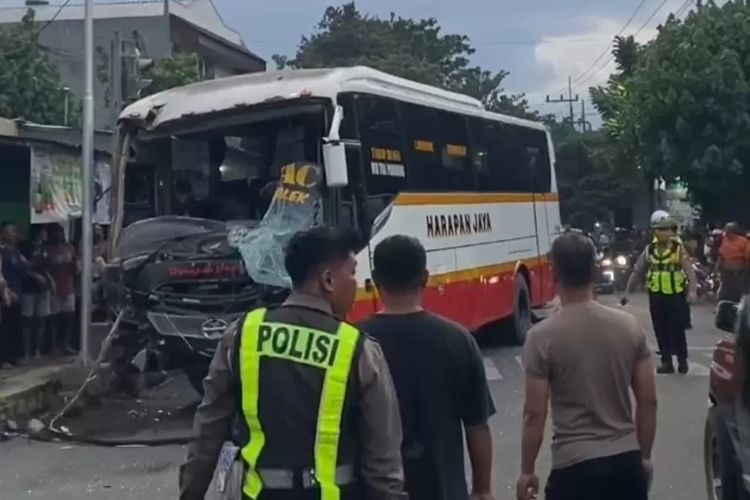 Kecelakaan beruntun bus Harapan Jaya di Kediri, terbaru tabrak tiga kendaraan di Simpang Muning