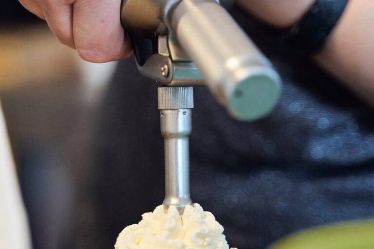 5 Fakta Menggiurkan Gas Tawa yang Viral di Kalangan Remaja