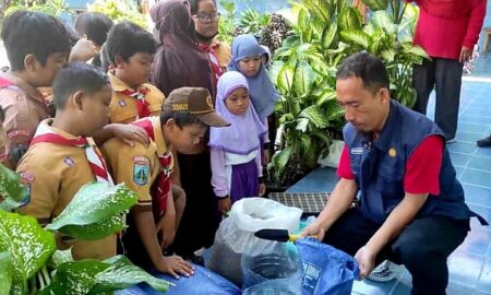 Khofifah Resmikan Sekolah Inovasi Ketahanan Pangan di Kediri, 754 Sekolah Tanam Benih Ikan