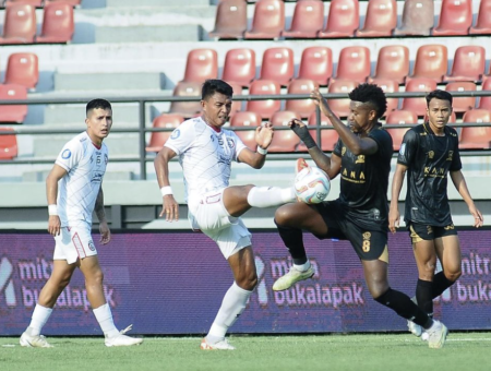 Arema Diserbu Aremania Usai Kekalahan dari Madura United, Kambinghitam Dua Sekaligus