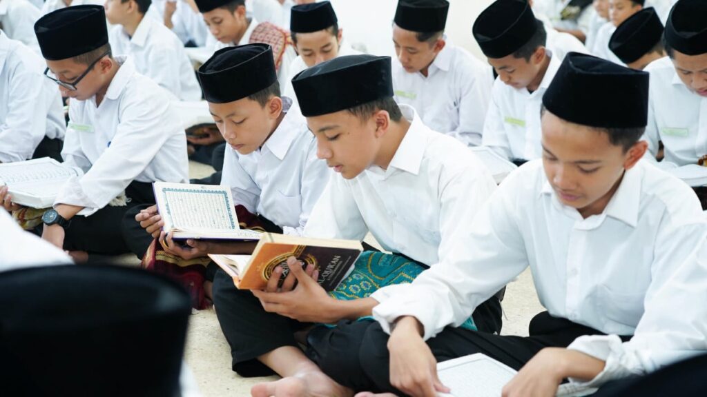 Ustadz Adi Hidayat Bocorkan Doa Nabi Muhammad SAW Saat Salat Tarawih, Doa Cepat Dijabah Allah SWT