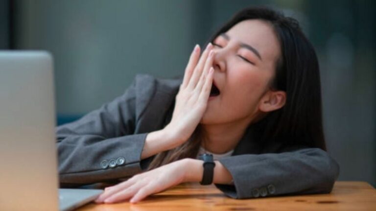 5 Tanda Tubuh Kekurangan Cairan Saat Puasa Ramadhan yang Perlu Diperhatikan