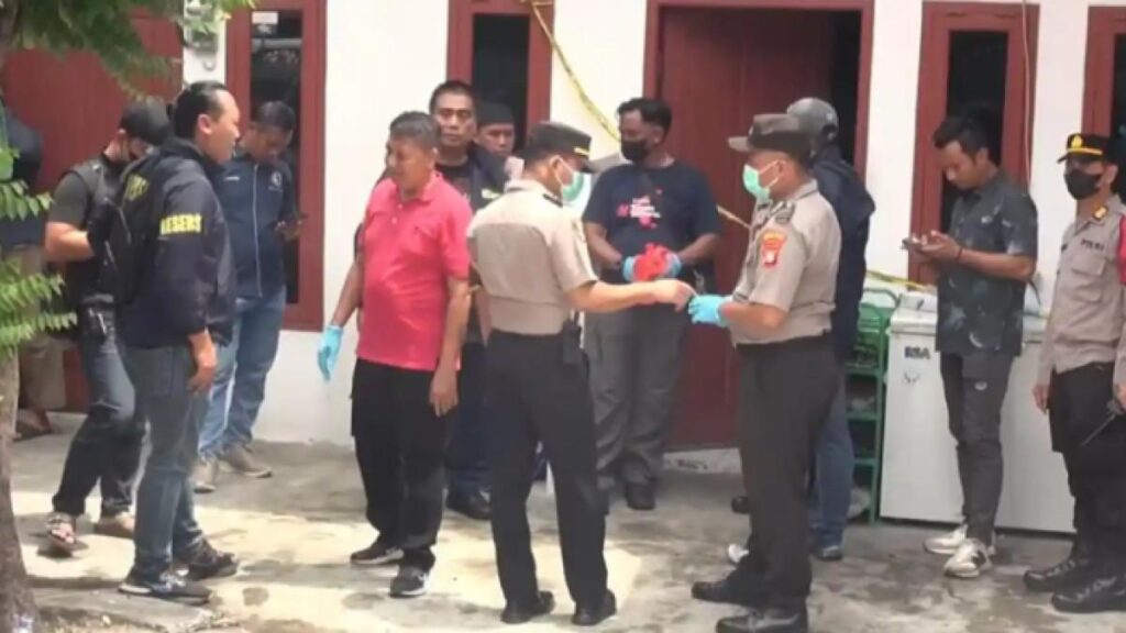 Akting Syauqi, Anak yang Bunuh Ibu dan Dua Saudaranya dengan Racun Tikus, Menangis di Pemakaman hingga Dipapah