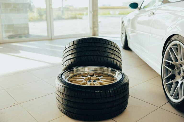 5 hal penting saat ganti velg mobil, jangan hanya fokus pada penampilan!