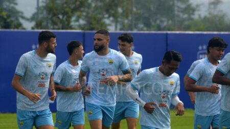 Prediksi Pertandingan Persib Bandung vs Persita Tangerang Malam Ini
