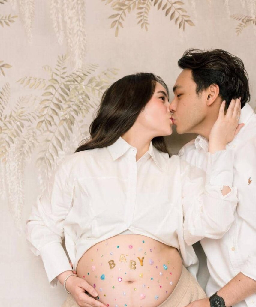 Chelsea Islan umumkan kehamilan pertama di hari ulang tahun suami