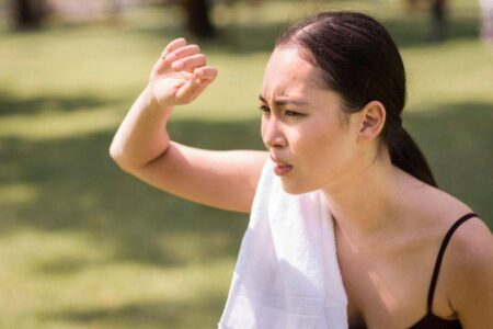 Panas Matahari: Pengertian, Tanda-Tanda, Penyebab dan Cara Mengatasi