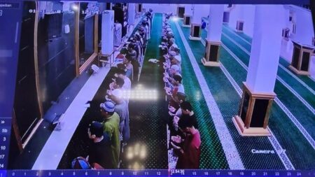 Warga Topoyo Mateng Salat Gaib untuk Alm Salim S Mengga Sebelum Imbauan Pemprov