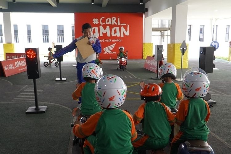 Edukasi Instruktur Safety Riding Astra Honda Diakui Dunia