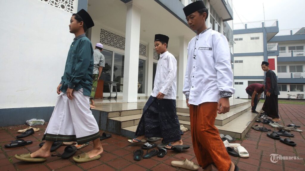 Jejak Intelektual KH Cholil Nafis: Dari Pesantren ke Panggung Nasional