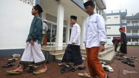 Jejak Intelektual KH Cholil Nafis: Dari Pesantren ke Panggung Nasional