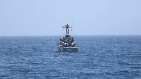 Trump konfirmasi kapal induk AS ke Teluk, Iran siaga tinggi