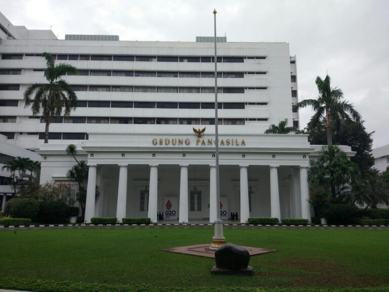 Ibuisme dalam diplomasi: Perempuan berkembang, ketimpangan tetap ada