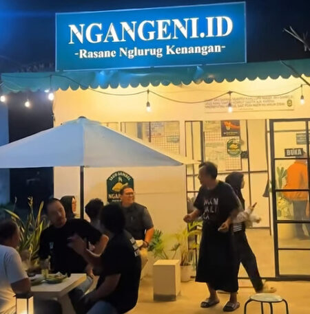 Kediri Kopi Kalcer: Kafe Pinggir Sungai