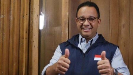 Anies Baswedan Tertangkap Kamera di Karanganyar, Malah Ajak Foto Bersama