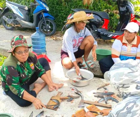 Sekda Malang Kagum pada Panen Lele Kades Jedong, Contoh Wirausaha Desa