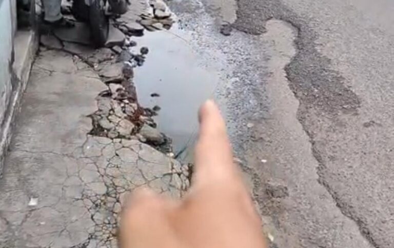 Warga Keluhkan Kondisi Jalan Teluk Grajakan Arah Plaosan, Ini Respons Dinas PU