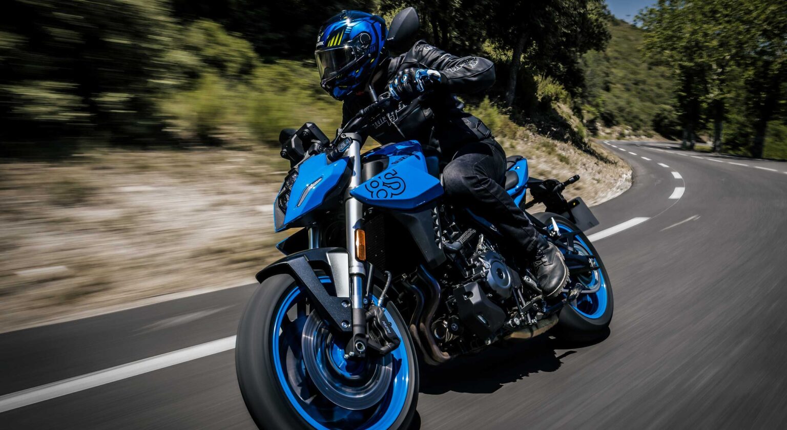 Pertarungan Sengit! Suzuki GSX-8R Hadapi Yamaha R7, Hasilnya Mengejutkan