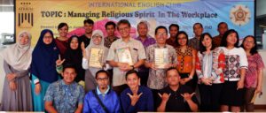 Dari Masjid ke Dunia: Bahasa Inggris dalam Kehidupan Muslim Masa Kini