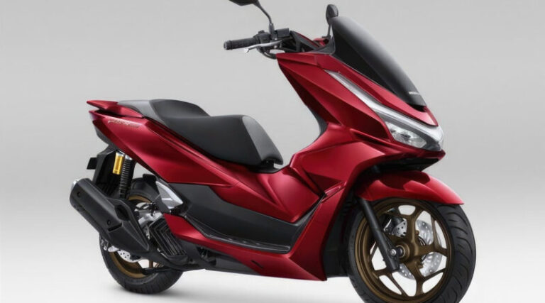 Perbandingan Honda PCX 160 vs ADV 160 2026 Warna Cokelat Tipe RoadSync