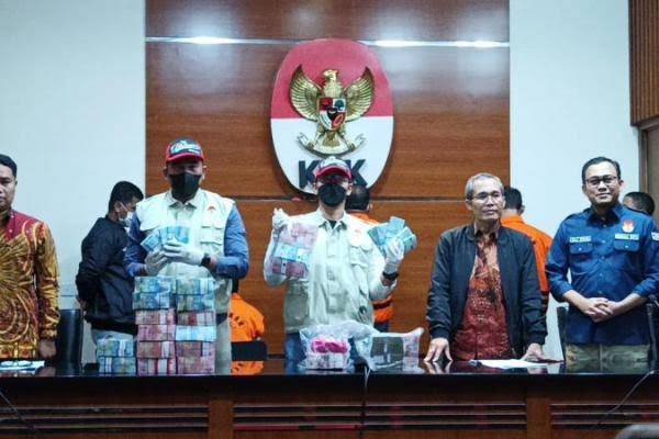Daftar Lengkap Pejabat Terlibat OTT Bupati Pekalongan dalam Kasus Outsourcing
