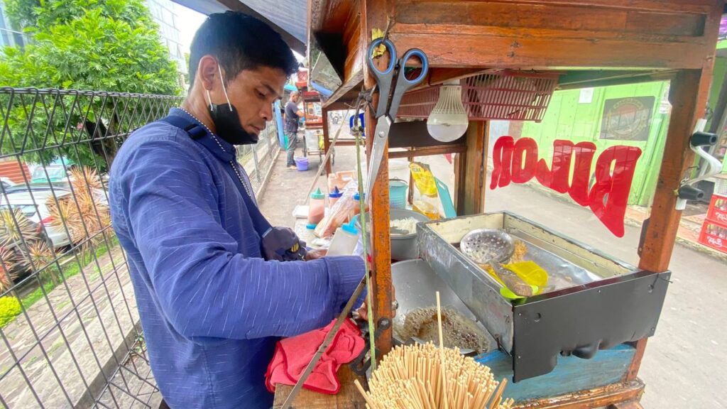 Alda Penjual Telur Gulung Pasar Kodam Rugi Jutaan Rupiah Bulanan