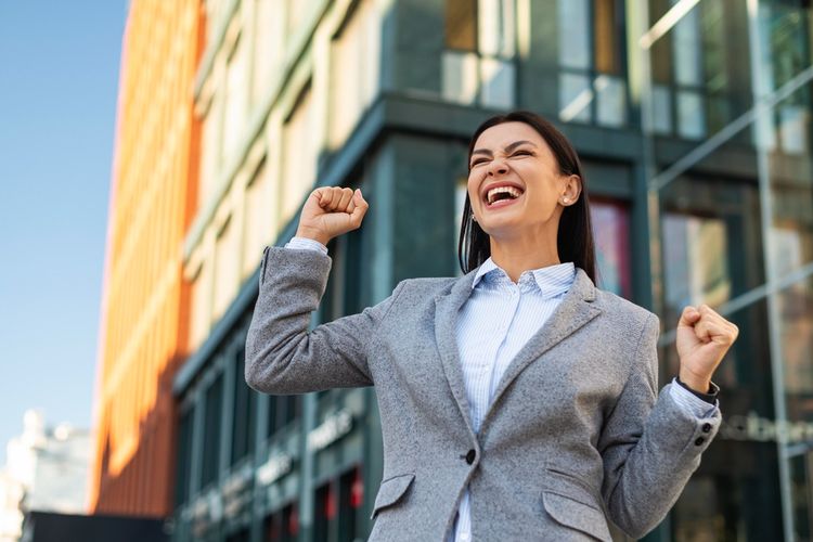 Doa Terkabul! 4 Zodiak Ini Akan Meraih Impian Besar di Maret 2026