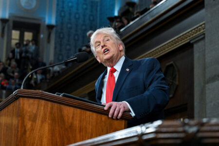 Di Tengah Perang Iran, Trump Targetkan Tambang Afrika untuk Lawan Dominasi Tiongkok