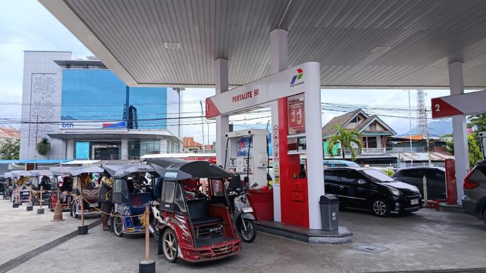 Warga Gorontalo Khawatir Stok BBM Habis, Antrean Kendaraan Meningkat di SPBU