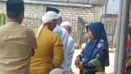 Ibu-ibu larang kubur jenazah tagih utang Rp200 juta, KPK OTT bupati Pekalongan