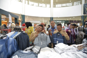 Ramadan Pendidikan Berdampak, Dindik Jatim Ajak Siswa SLB Belanja Baju Lebaran