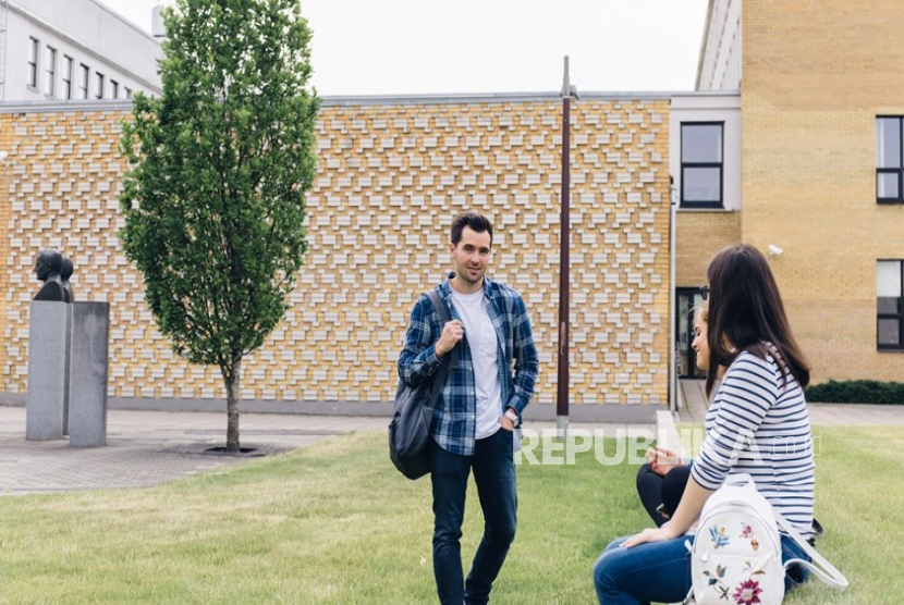 Kuliah Sia-sia? Ini Jawaban Jujur di Era Instan