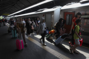 Mudik: Mencari Kenangan di Kampung Halaman