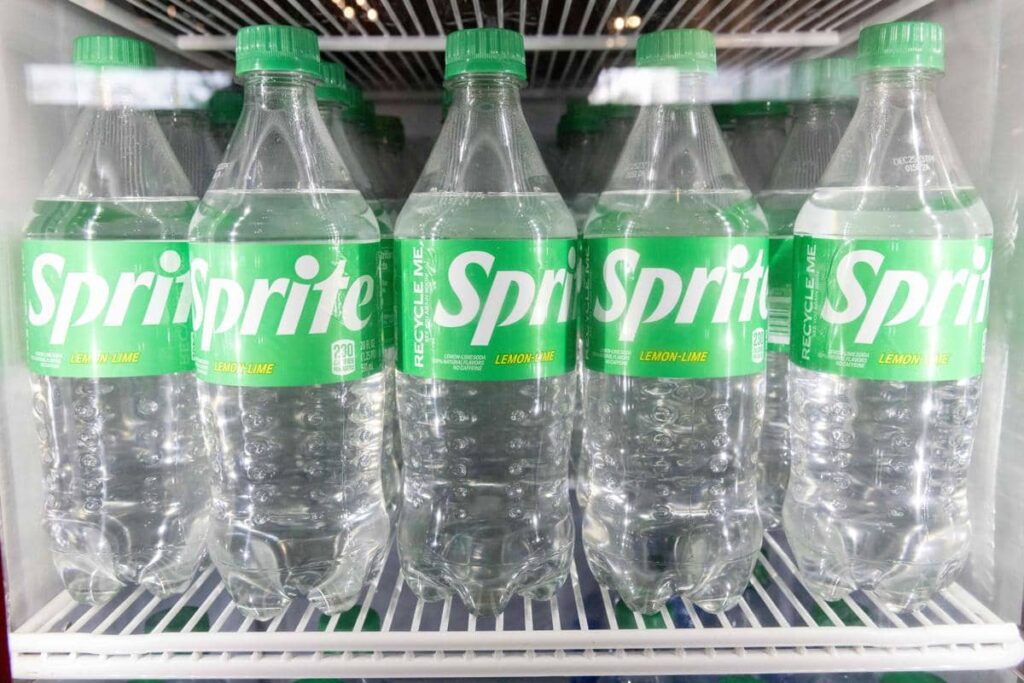 5 Cara Aman Minum Soda Saat Lebaran Agar Perut Tak Kaget