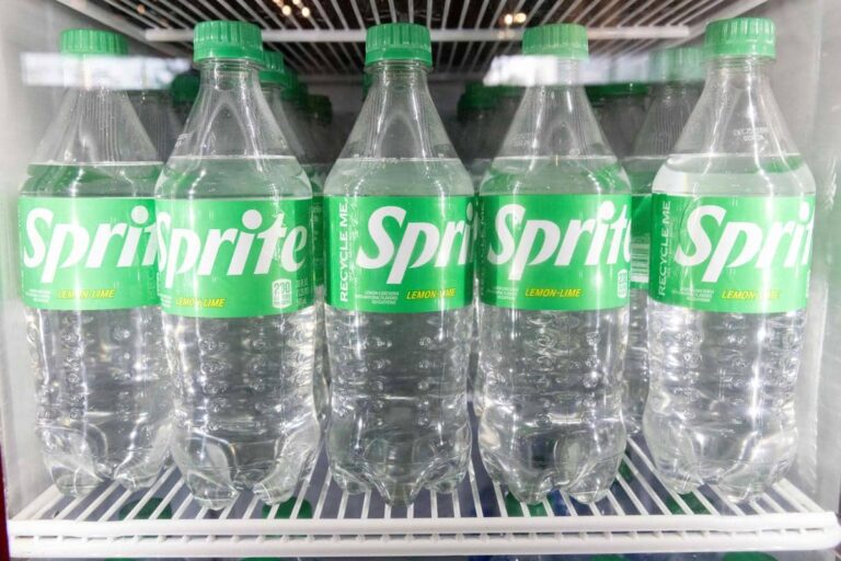 5 Cara Aman Minum Soda Saat Lebaran Agar Perut Tak Kaget