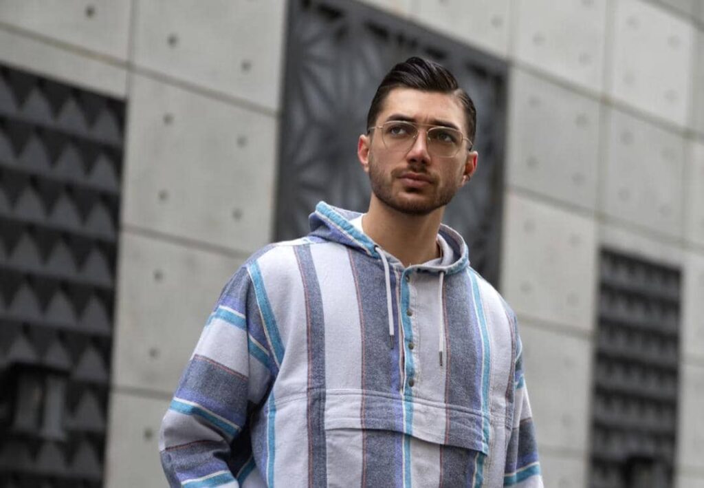 5 tips pilih kacamata sesuai bentuk wajah untuk tampil modis saat Lebaran