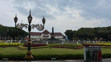 Prakiraan Cuaca Malang-Batu Jatim, Minggu 29 Maret 2026: Kota Berawan, Kabupaten Hujan Ringan